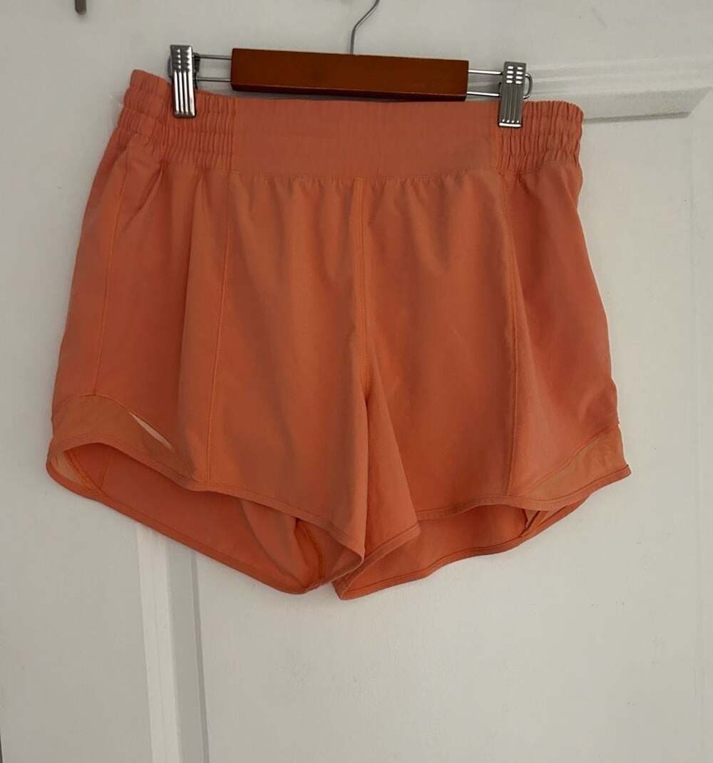 Lululemon Hotty Hot High-Rise Lined Short 4" size 8